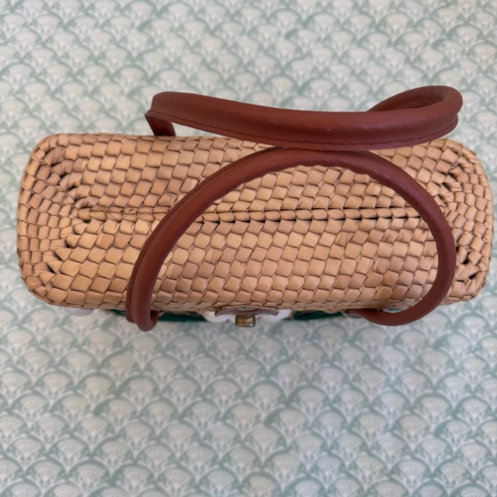 Glamlindo Artesania Handmade Woven Palm Leaf Bag with Snap Closure. - Picture 6 of 16